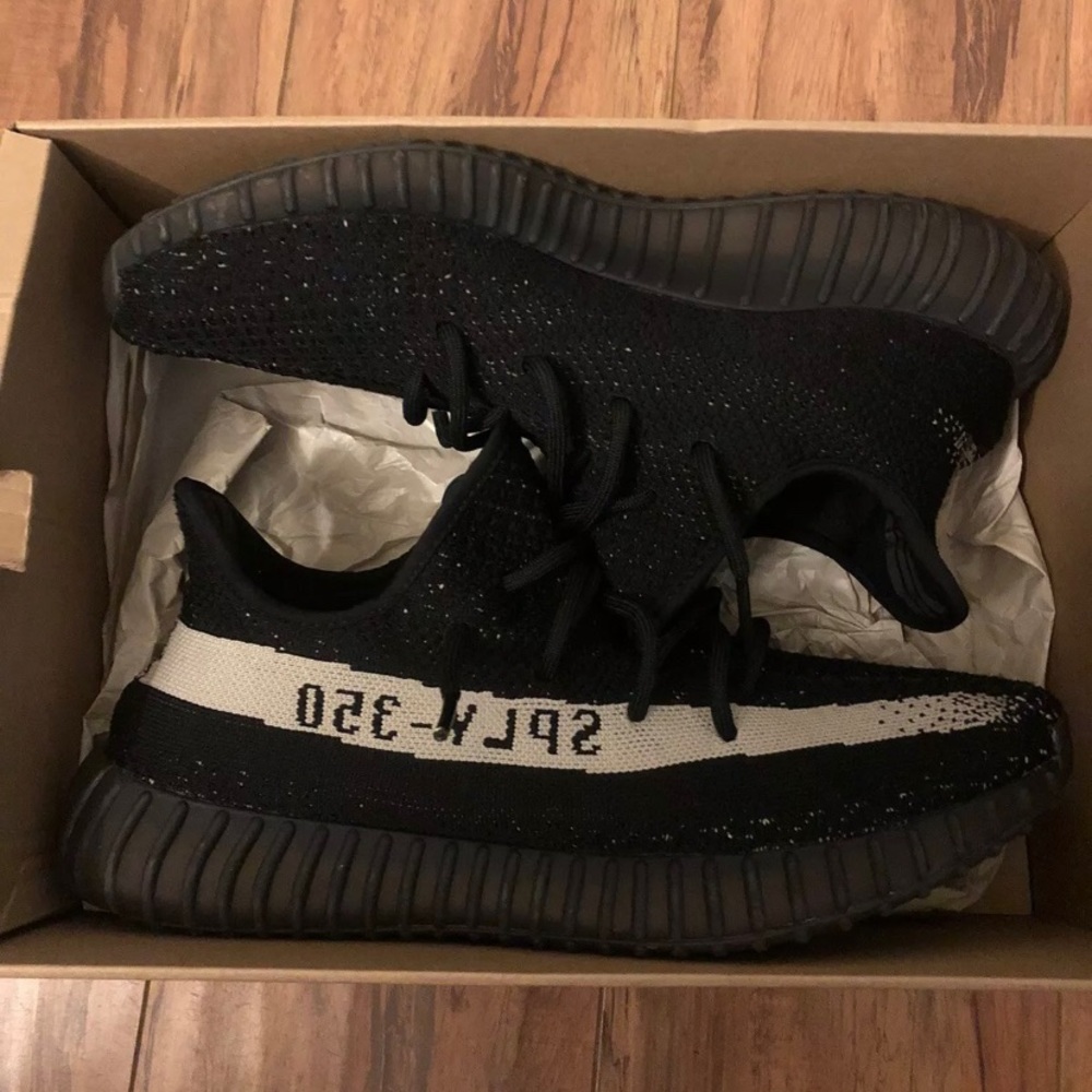 Adidas Yezzy 350 v2 Oreos size 11